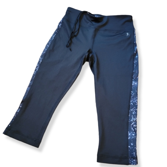 NWOT Danskin Fitted Capris - Picture 1 of 5
